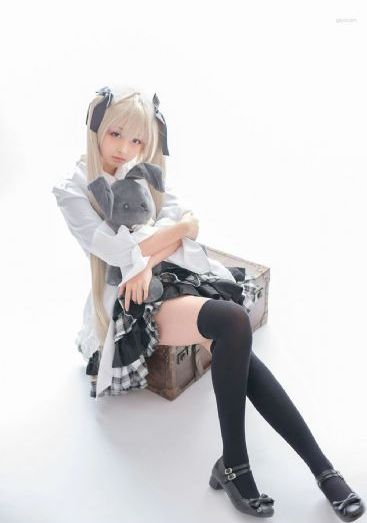 忘穿内裤被同桌摸了几节课