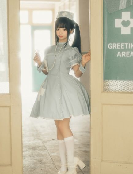 美妇巨臀含着丝袜坐穴