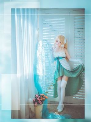 绫华去掉小内趴在地上打扑克