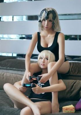 四个艳妇同床浪穴